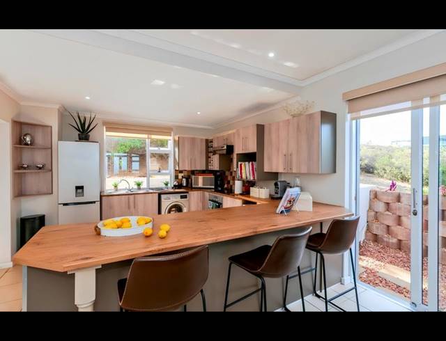 3 BEDROOM TOWNHOUSE FOR SALE IN PINNACLE POINT GOLF ESTATE